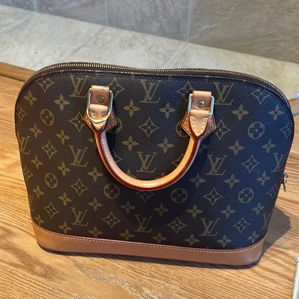 - Gorgeous preloved Alma PM